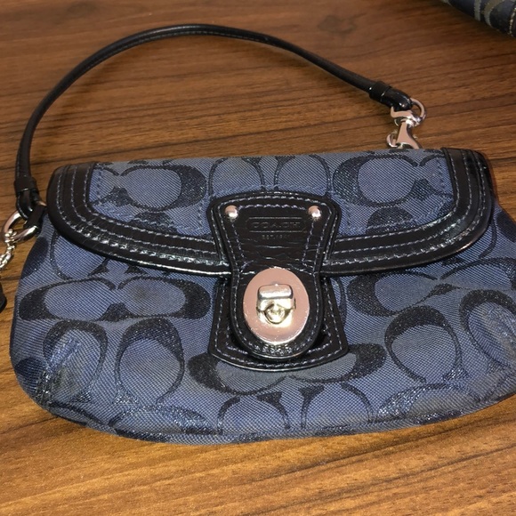 Coach wristlet - Picture 1 of 4